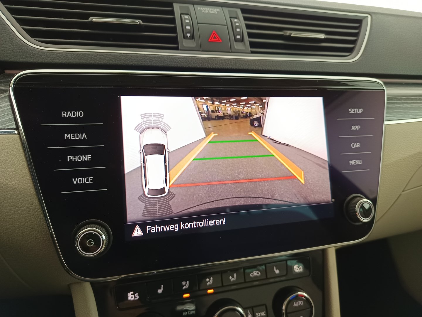 Škoda SUPERB Combi Style TDI DSG | Bild 20 von 34