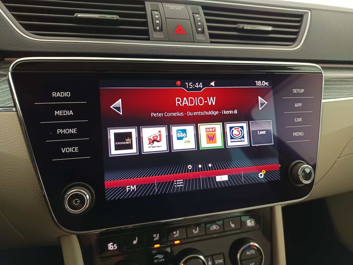Škoda SUPERB Combi Style TDI DSG | Bild 19 von 34