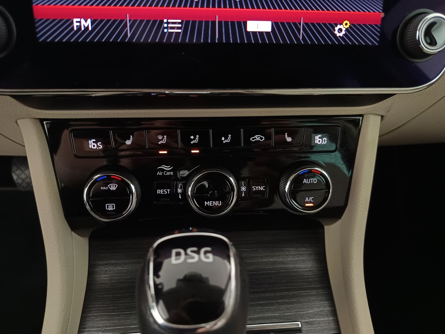Škoda SUPERB Combi Style TDI DSG | Bild 27 von 34