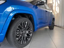 Jeep Compass 1.3 PHEV S AT 4xe in blau