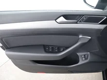 VW Passat Variant GTE Variant in DEEP BLACK PERLEFFEKT