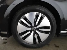 VW Passat Variant GTE Variant in DEEP BLACK PERLEFFEKT