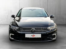 VW Passat Variant GTE Variant in DEEP BLACK PERLEFFEKT