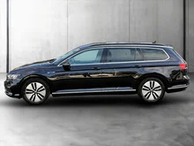 VW Passat Variant GTE Variant in DEEP BLACK PERLEFFEKT