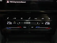 VW Passat Variant GTE Variant in DEEP BLACK PERLEFFEKT