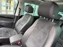 VW Sharan Business+ TDI SCR DSG 7-Sitzer in DEEP BLACK PERLEFFEKT