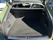 Audi A4 Avant 40 TFSI quattro S line in M4 Distriktgrün Metallic