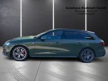 Audi A4 Avant 40 TFSI quattro S line in M4 Distriktgrün Metallic