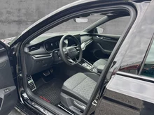 Škoda Octavia Combi Sportline TDI DSG in 1Z Schwarz-Magic Perleffekt
