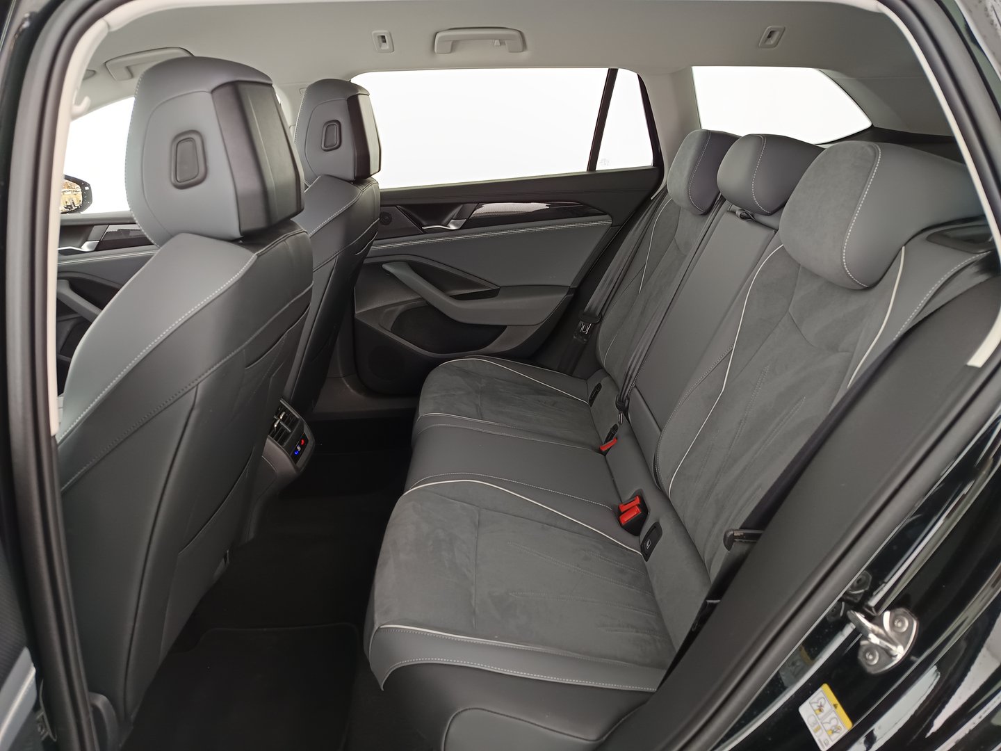 VW Passat Variant Business TDI DSG | Bild 34 von 40