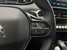 Peugeot 3008 Hybrid 225 PHEV e-EAT8 Allure Aut. in grau