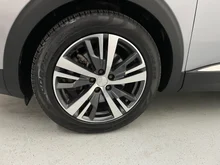 Peugeot 3008 Hybrid 225 PHEV e-EAT8 Allure Aut. in grau