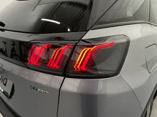 Peugeot 3008 Hybrid 225 PHEV e-EAT8 Allure Aut. in grau