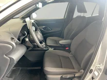 Toyota Yaris Cross Hybrid FWD Active Drive in silber - metallic