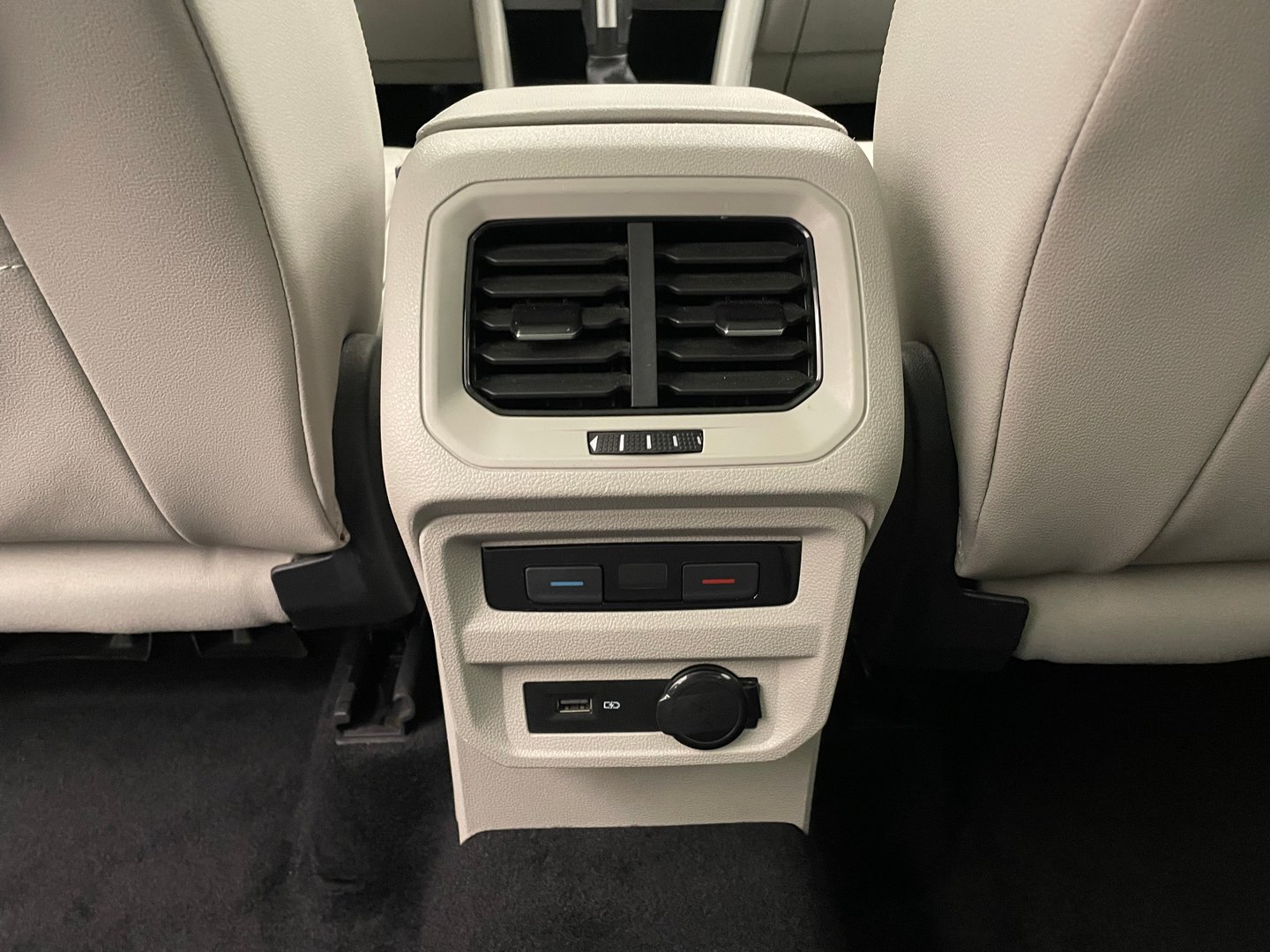VW Tiguan Allspace Highline TDI DSG | Bild 30 von 35