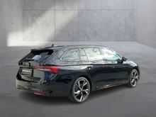 Škoda Octavia Combi Sportline TDI DSG in Black-Magic Perleffekt