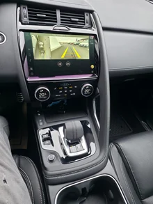 Jaguar E-Pace 1,5 P300e PHEV AWD R-Dynamic SE Aut. in schwarz