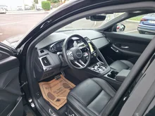 Jaguar E-Pace 1,5 P300e PHEV AWD R-Dynamic SE Aut. in schwarz