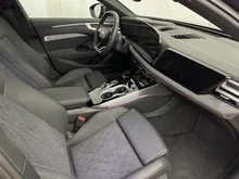 Audi A6 Avant e-hybrid quattro 270 kW in Firmamentblau Metallic