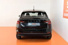 Škoda Fabia Essence in Black-Magic Perleffekt