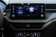 Škoda Fabia Essence in Black-Magic Perleffekt