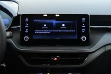 Škoda Fabia Essence in Black-Magic Perleffekt