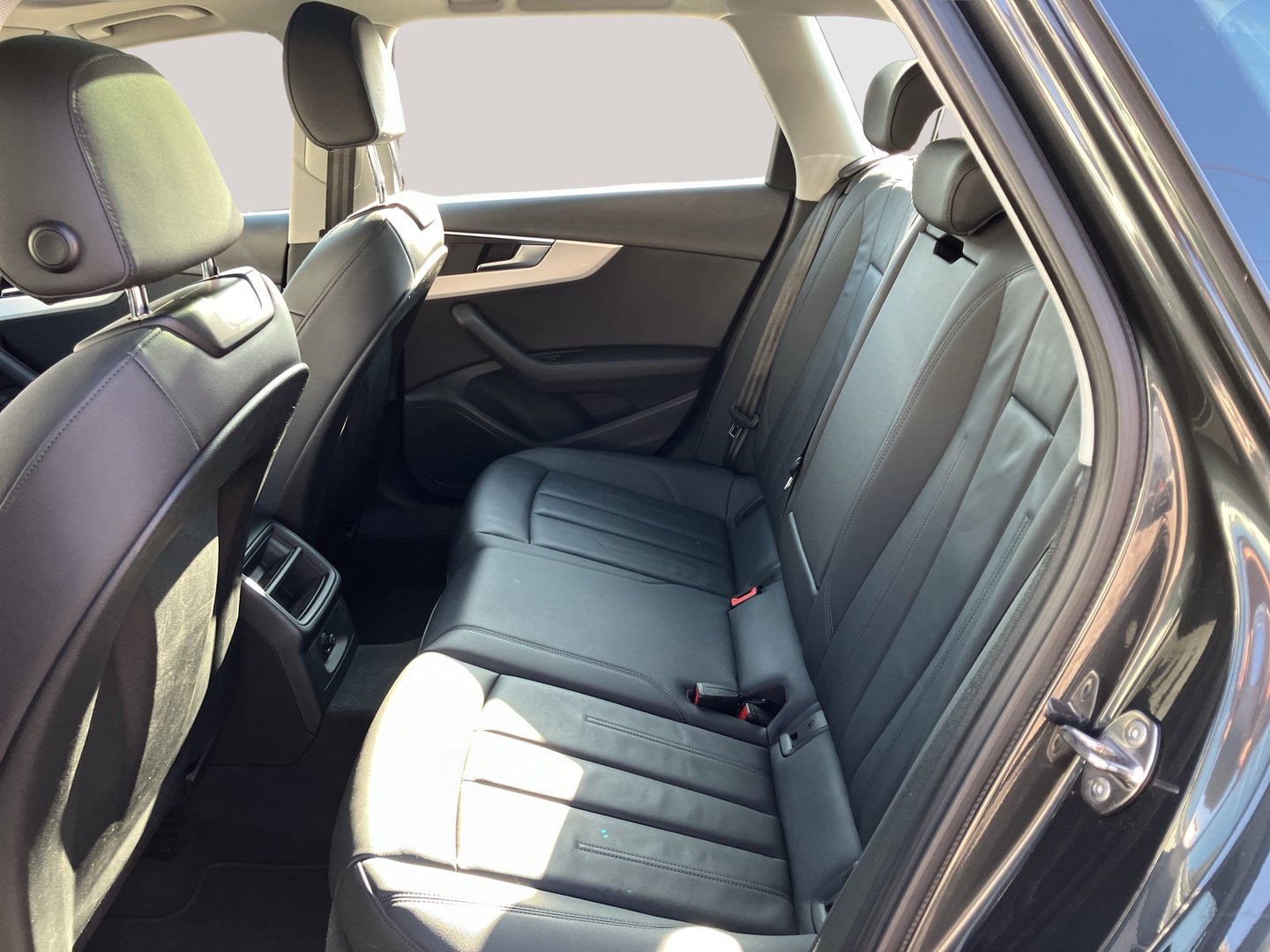 Audi A4 Avant 30 TDI | Bild 22 von 28