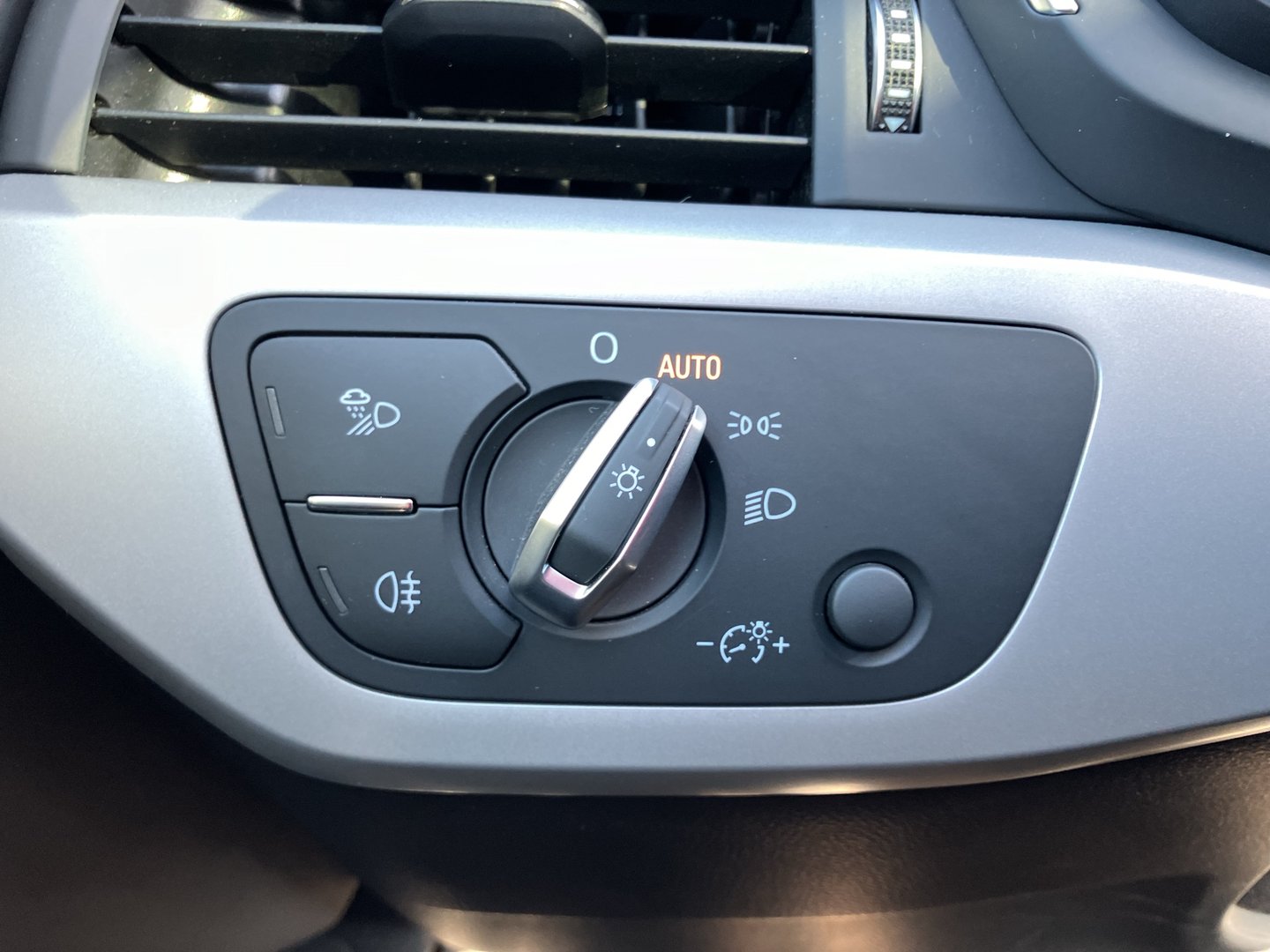 Audi A4 Avant 30 TDI | Bild 8 von 28