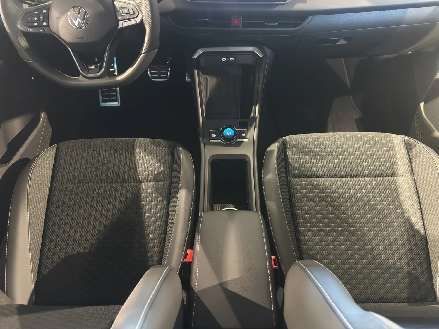 Bild eines VW T-Roc R-Line eTSI DSG