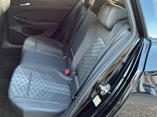 VW Golf Variant Sport mHeV DSG in Grenadillschwarz Metallic
