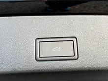 VW Golf Variant Sport mHeV DSG in Grenadillschwarz Metallic