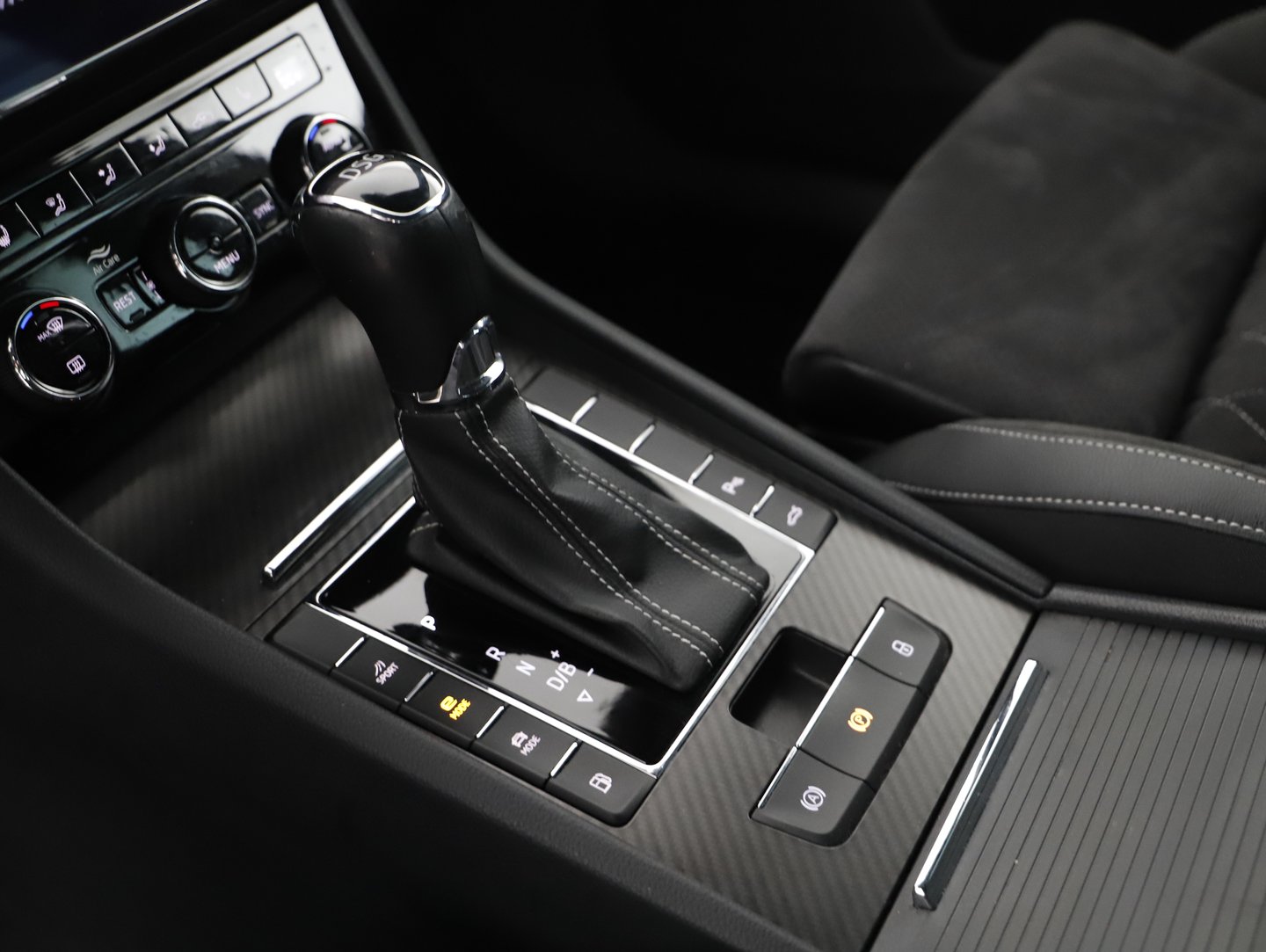 Škoda SUPERB Combi iV SPORTLINE DSG | Bild 10 von 20