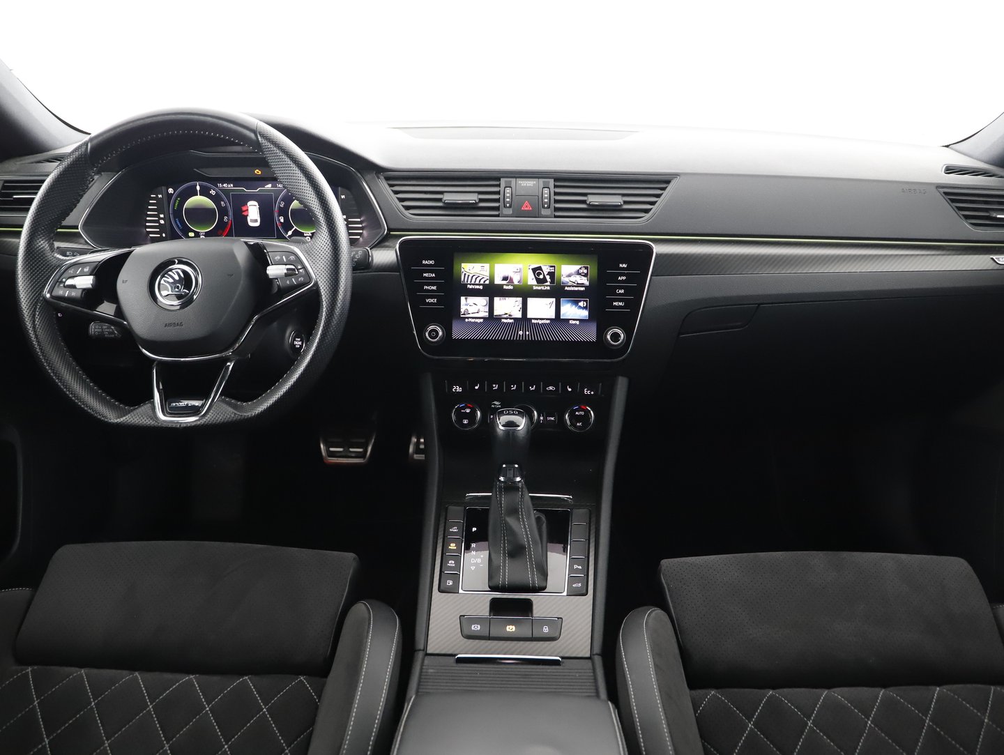 Škoda SUPERB Combi iV SPORTLINE DSG | Bild 9 von 20