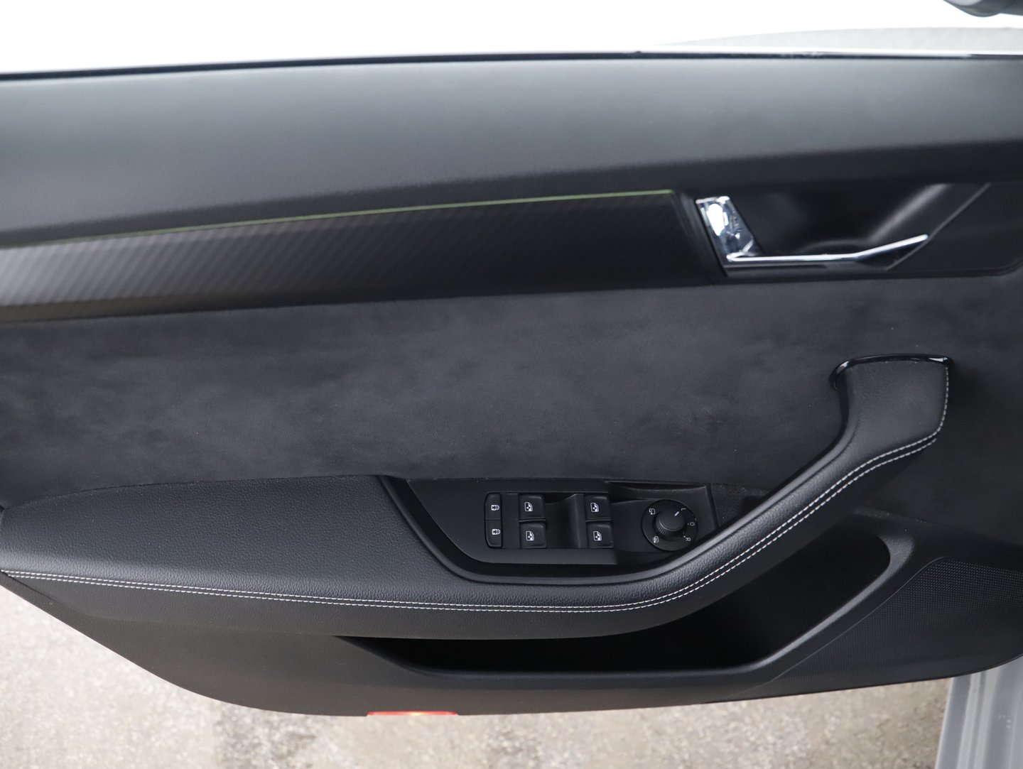 Škoda SUPERB Combi iV SPORTLINE DSG | Bild 3 von 20