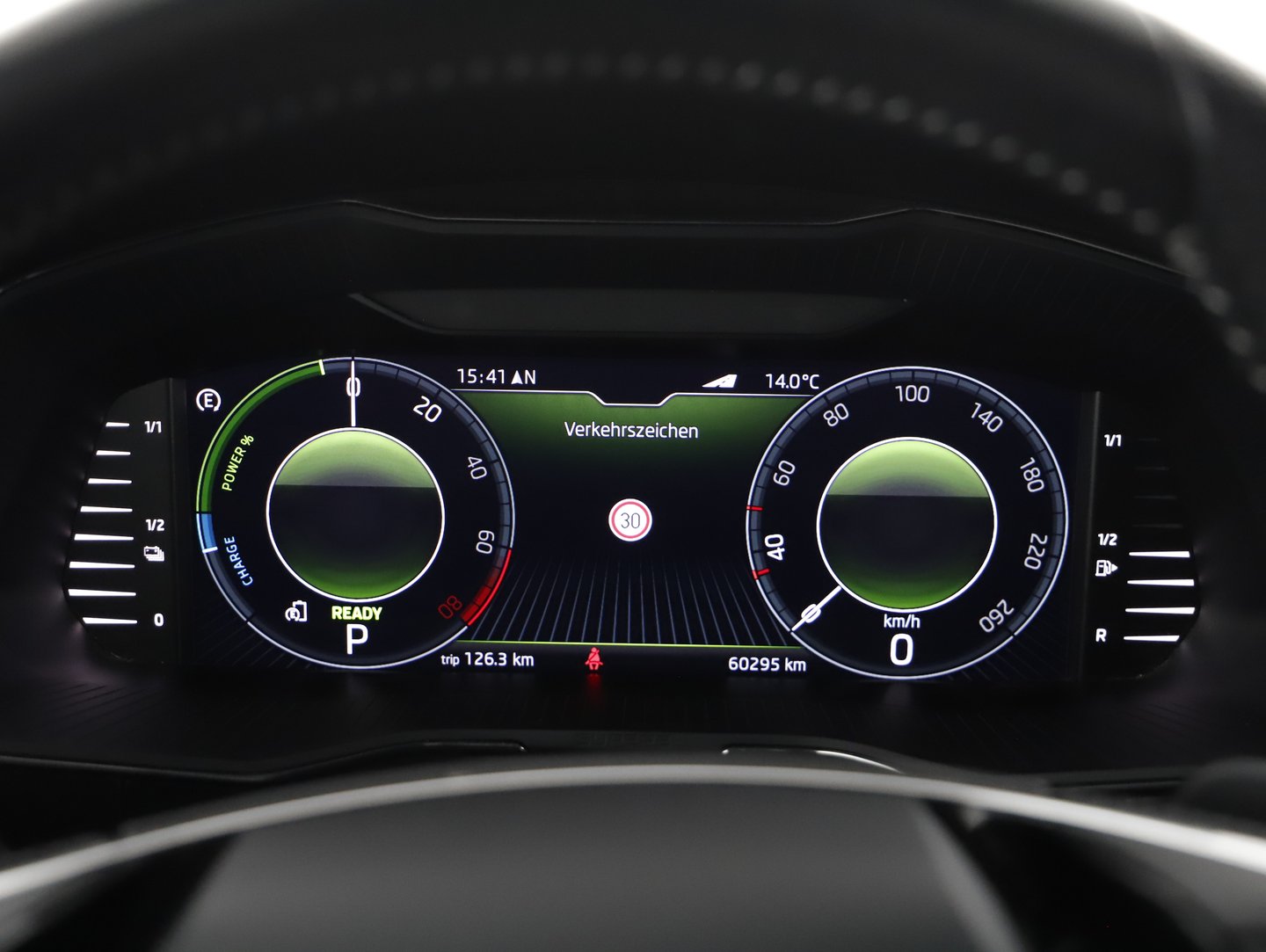 Škoda SUPERB Combi iV SPORTLINE DSG | Bild 8 von 20