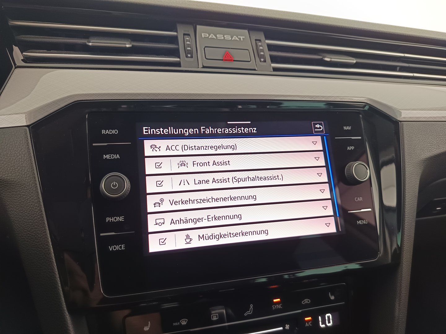 VW Passat Variant Business TDI DSG | Bild 24 von 32