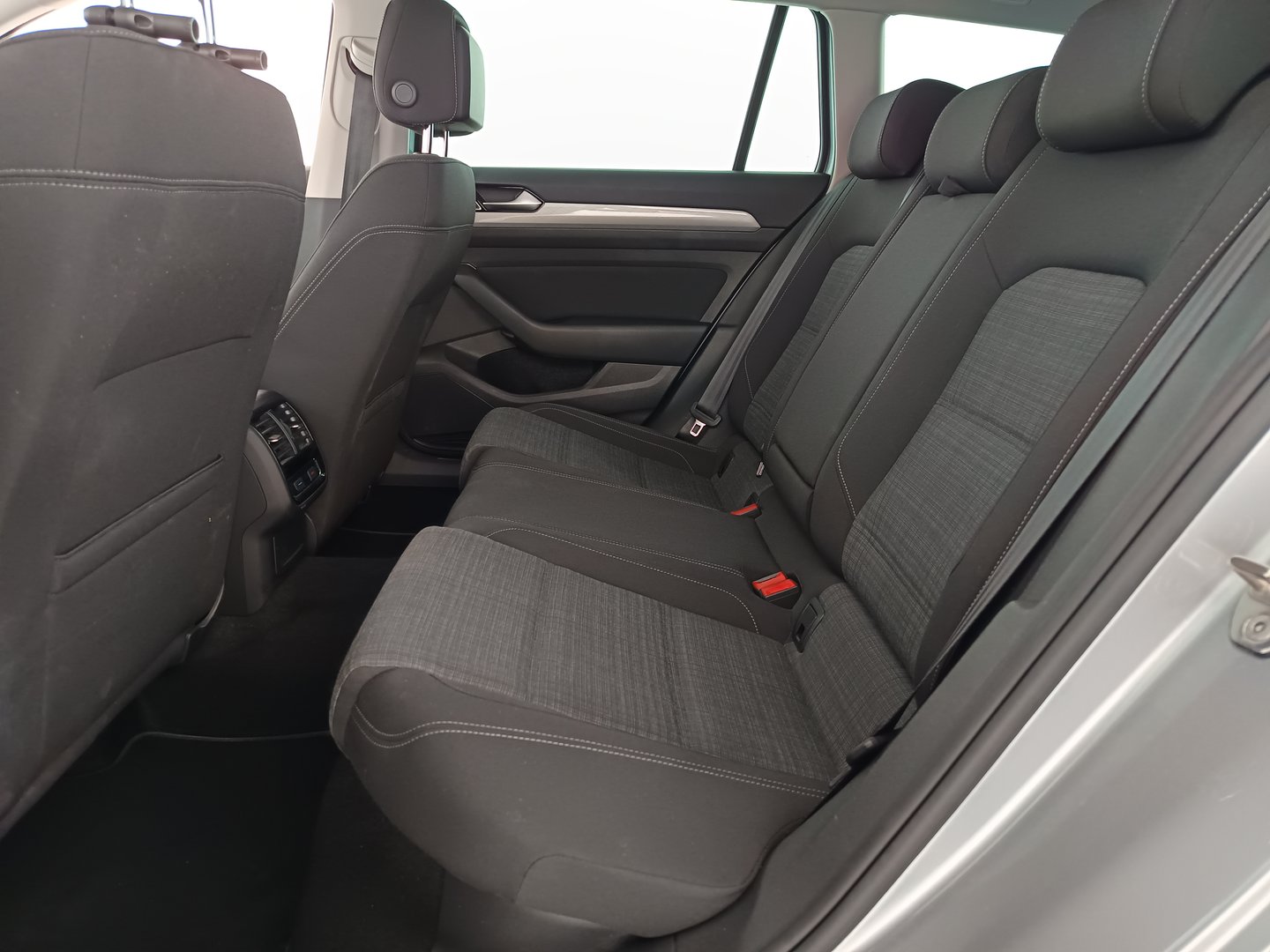 VW Passat Variant Business TDI DSG | Bild 27 von 32