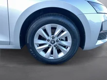 Škoda Octavia Combi Selection TSI mHEV DSG in Brillant-Silber Metallic