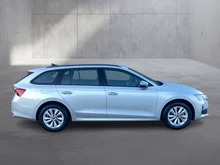 Škoda Octavia Combi Selection TSI mHEV DSG in Brillant-Silber Metallic