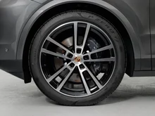 Porsche Cayenne E-Hybrid Coupé in QUARZITGRAUMETALLIC