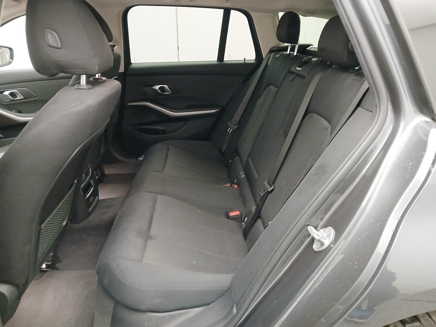 BMW 318d 48 V Touring Aut. | Bild 28 von 32