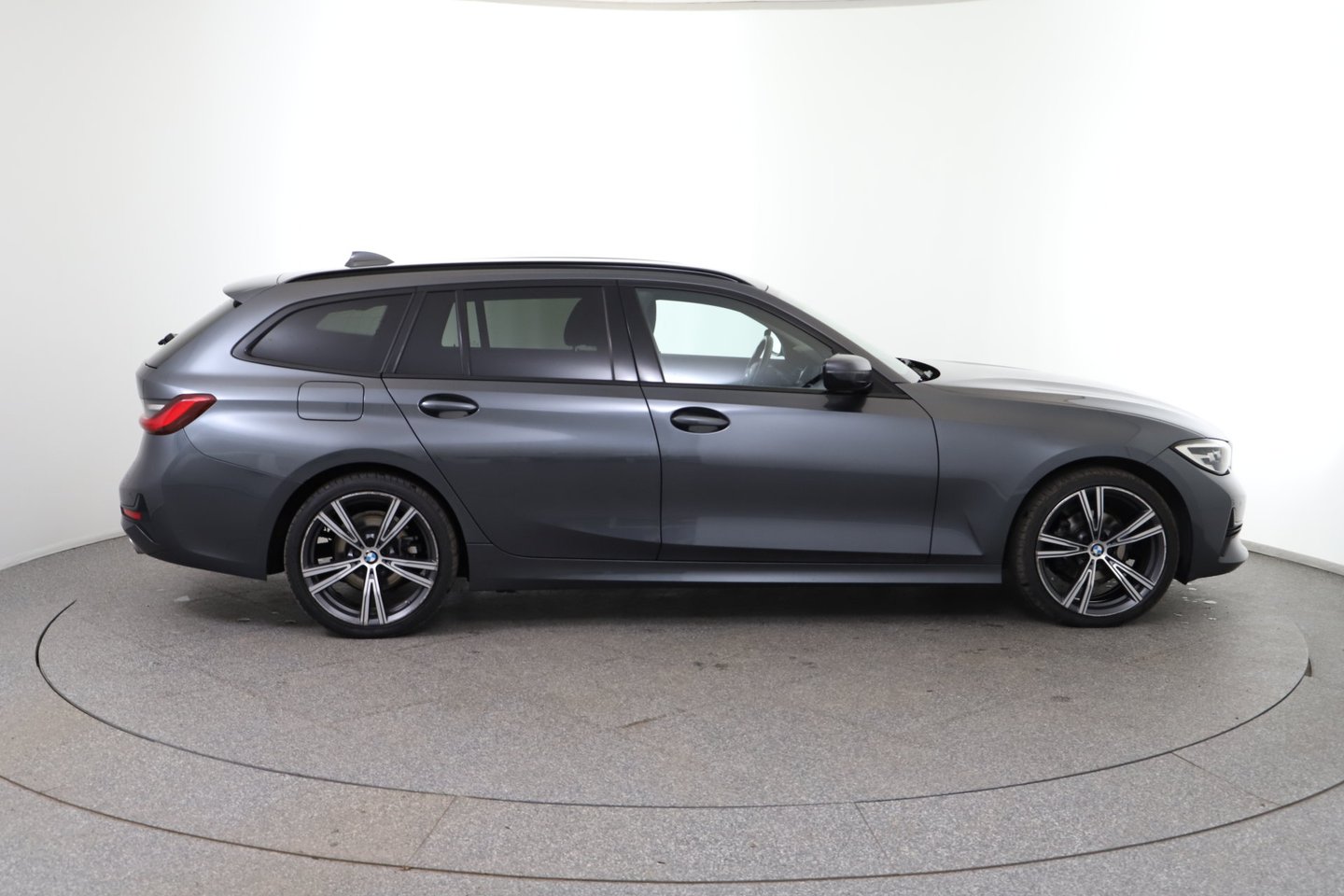 BMW 318d 48 V Touring Aut. | Bild 4 von 32