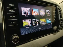 Škoda Karoq Selection TSI in Graphit-Grau Metallic