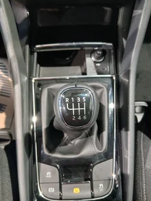 Škoda Karoq Selection TSI in Graphit-Grau Metallic