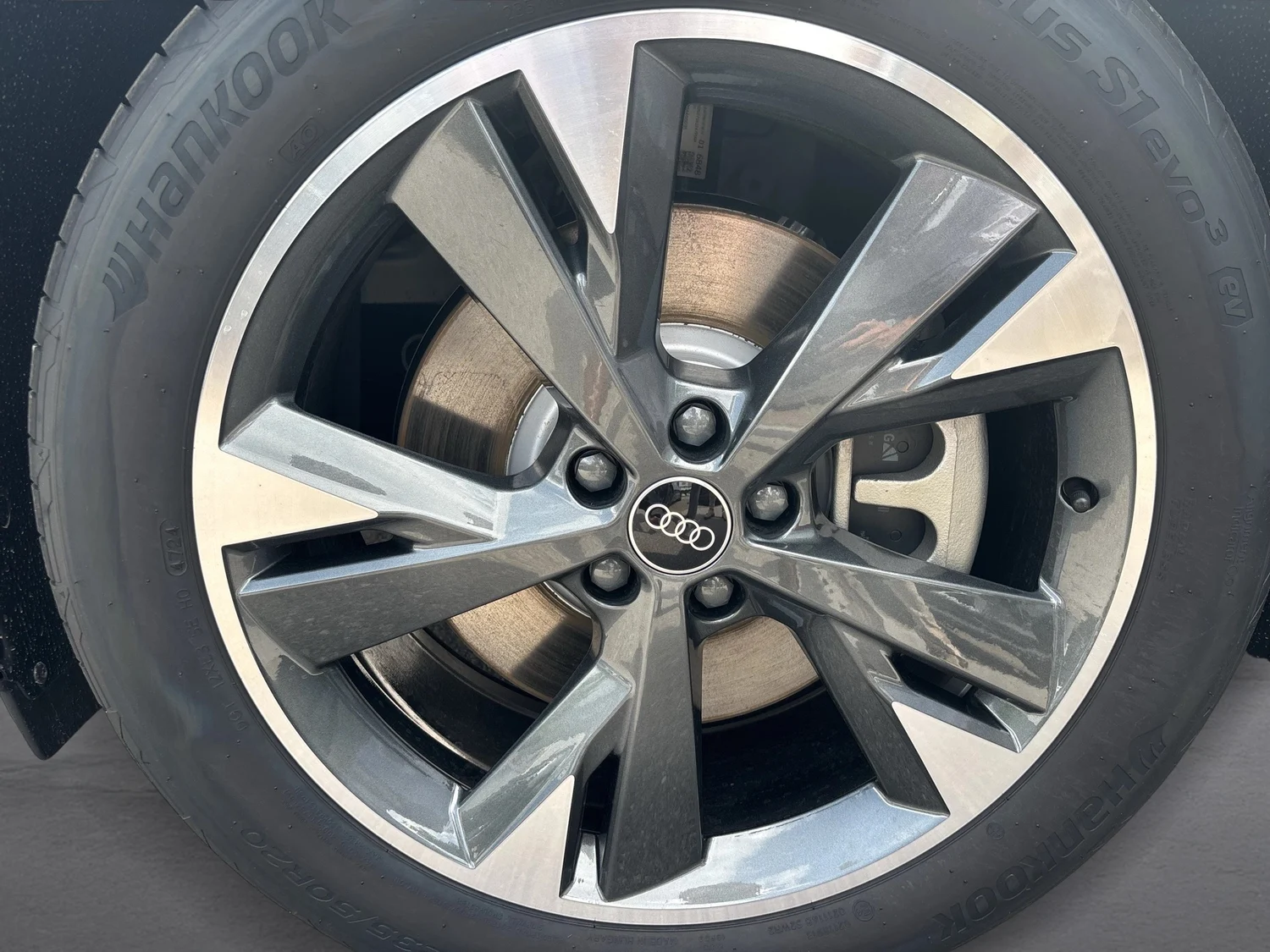 Bild eines Audi Q4 45 e-tron quattro