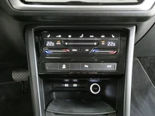 VW Touran Comfortline TDI SCR DSG in 2T Deep Black Perleffekt