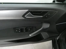 VW Touran Comfortline TDI SCR DSG in 2T Deep Black Perleffekt