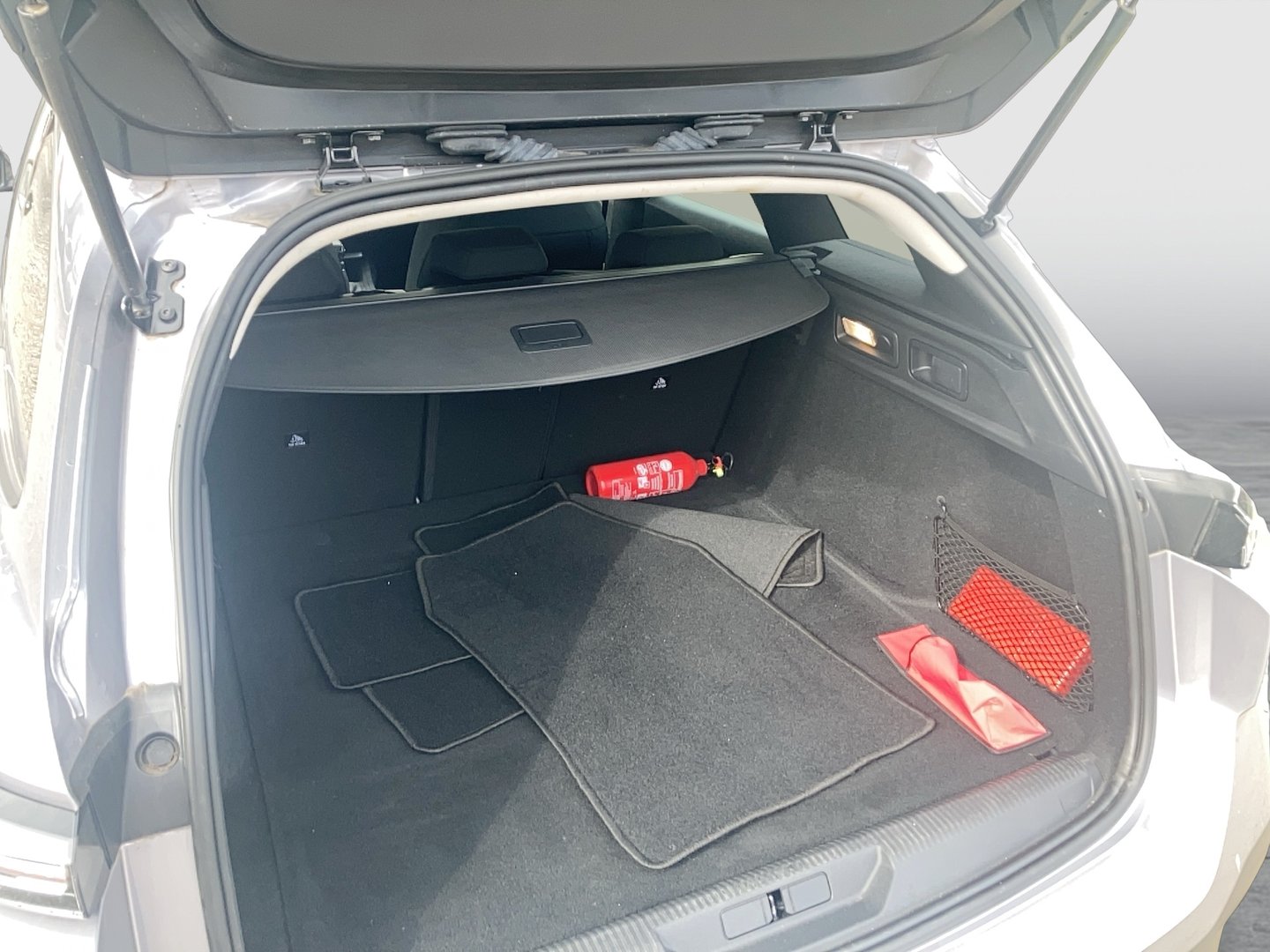 Peugeot 308 SW PureTech 130 S&S 6-Gang-Manuell Active Pack | Bild 12 von 25