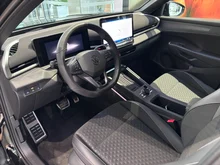 VW T-Roc R-Line eTSI DSG in Grenadillschwarz Metallic