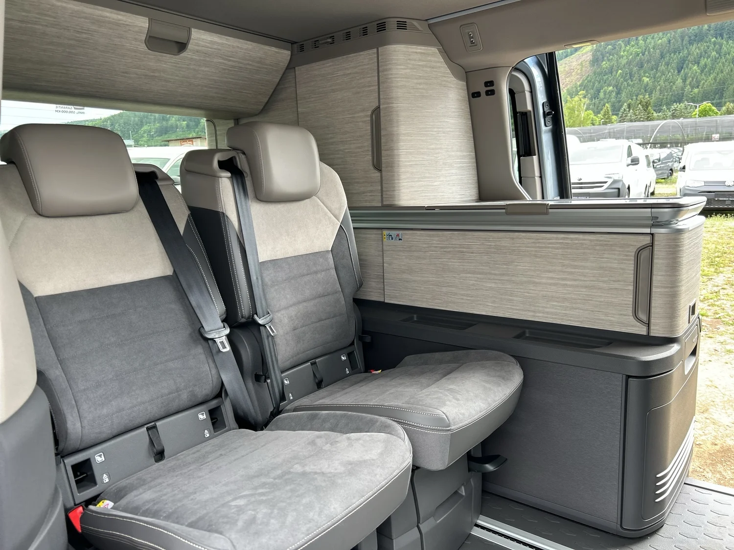 Bild eines VW California Ocean eHybrid 180 kW 4M